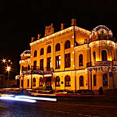 Святкове оформлення будівлі Київської Філармонії