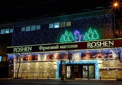 Новорічне світлове прикрашання магазину ROSHEN, вул.Старовокзальна, Київ