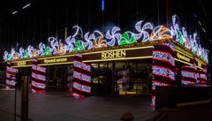 Новорічне оформлення фасаду магазину ROSHEN на&nbsp;Шулявці, м.Київ