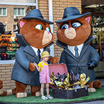 Фотозона з Котами. 3D фігури котів біля  магазину Рошен, Умань, Україна, 2024