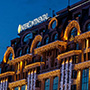 Изысканность здания отеля «INTERCONTINENTAL KYIV» подчёркнута световым оформлением гирляндами Изысканность здания отеля «INTERCONTINENTAL KYIV» подчёркнута световым оформлением гирляндами