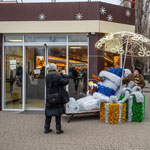 Фотографуються з чарівним Сніговиком всі! :)  ROSHEN, Одеса, Україна 2024