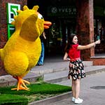 Фотозона «Веселі Ціпи» біля магазину ROSHEN, Івано-Франківськ, Україна Фотозона «Веселі Ціпи» біля магазину ROSHEN, Івано-Франківськ, Україна