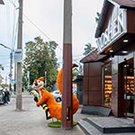 «Шалена білка» біля магазину ROSHEN, Нивки, Київ, Україна 2023