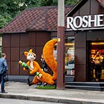 3D фігура «Шалена білка» біля магазину ROSHEN, Нивки, Київ, Україна 2023 3D фігура «Шалена білка» біля магазину ROSHEN, Нивки, Київ, Україна 2023